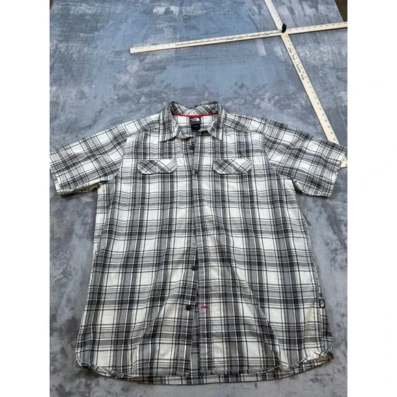 The North Face Men's L/G Plaid Button-Down Shirt Short Sleeve Black White Gray