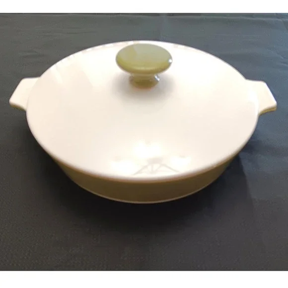 Vintage Corning Ware Avocado Round Skillet P-708 1/2-B 8.5 Inch White with Lid
