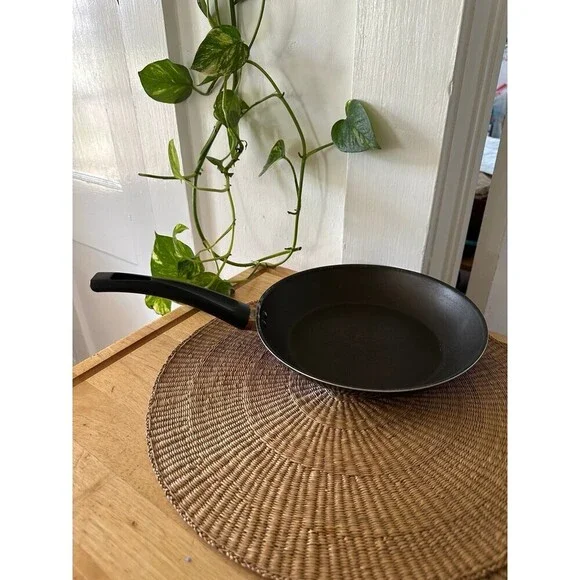 Black Kitchen cooking pan