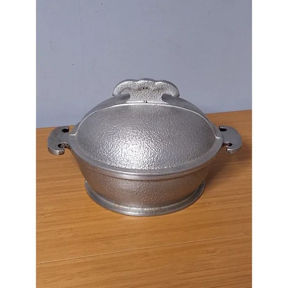 Vintage Guardian Service Hammered Aluminum Round Dutch Oven Pot with Lid 7