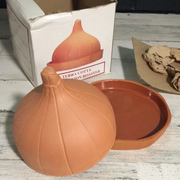Terra Cotta Jumbo Onion Roaster in original box. Can also use for garlic