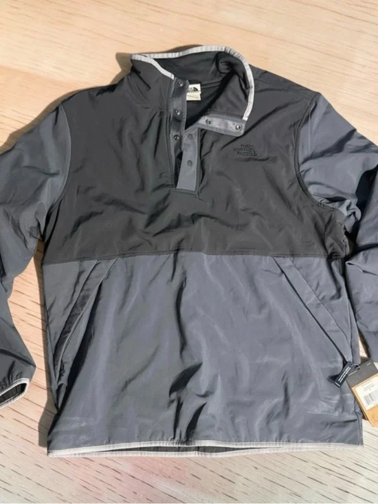 The North Face Two-Tone Gray Pullover Windbreaker