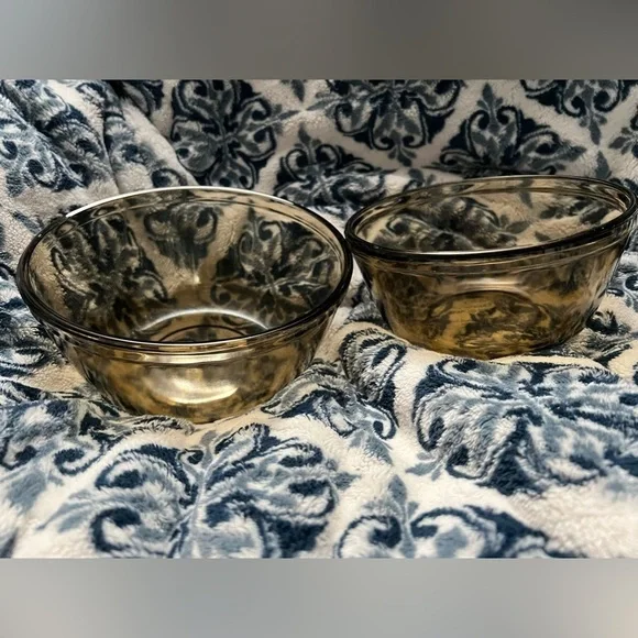 2 Smoke Colored Anchor Hocking Nesting Bowls