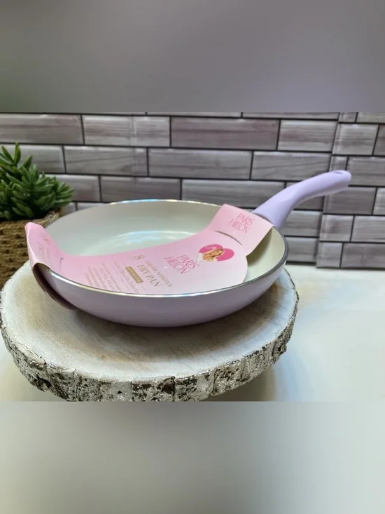 Paris Hilton  ❤️  Frying Pan 8