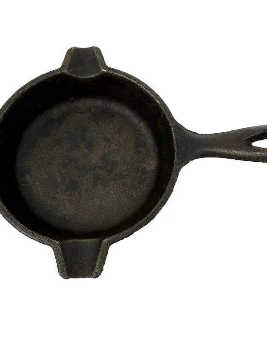 Vintage Lodge Cast Iron Skillet 01AT Miniature Spoon Rest Ashtray 6