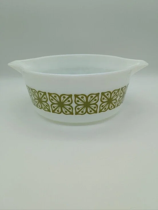 Pyrex 2 ½ Quart Cinderella Casserole Dish 475-B