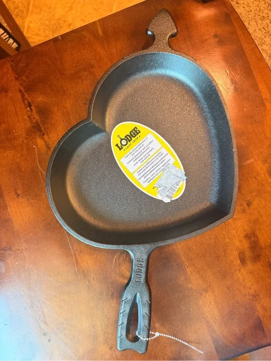 Lodge Cast Iron Heart Skillet - 9.25