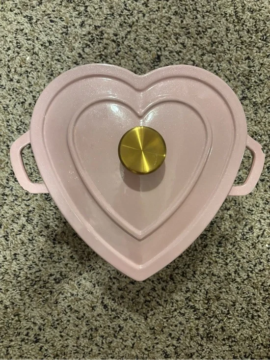 Pink Heart-Shaped Enamel Cast Iron Dutch Oven