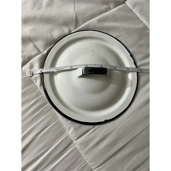 VINTAGE‎ GRANITEWARE ENAMEL POT COVER LID ENAMELWARE COOKING PART WHITE 6.75in