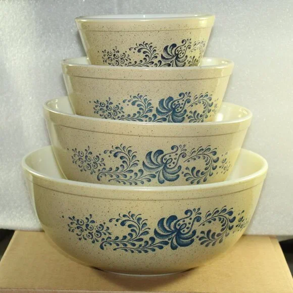 1970's Set of 4 Vintage PYREX Homestead Mixing Bowls 401 - 040 Tan Blue