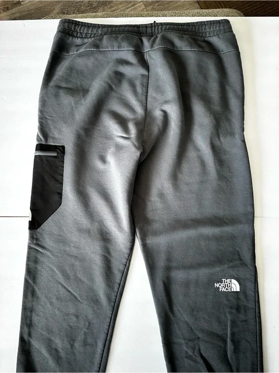 Men’s Size Large The North Face Charcoal Grey Joggers with Black Pocket Detail