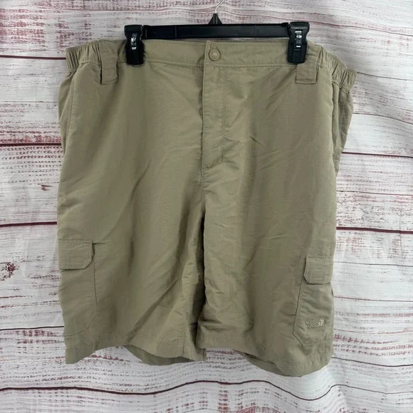 The North Face Shorts Mens 2XL Khaki Nylon Cargo Hiking Performance Utility