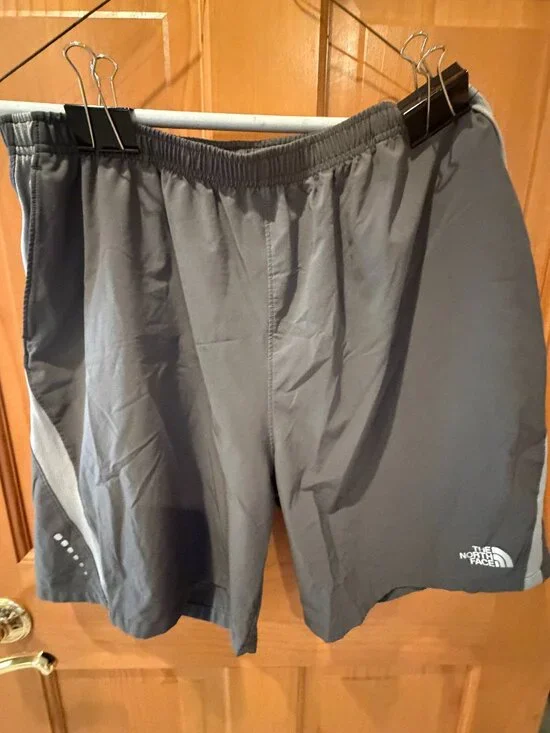 The Northface Shorts Lined Gray and Silver Large