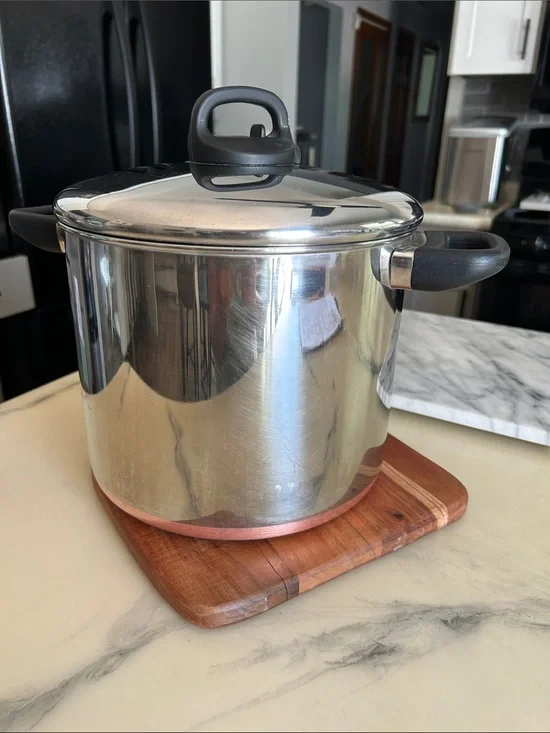 Revere Ware Stainless Steel Stock Pot 8 Quart with Copper bottom & vented lid