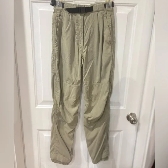 The North Face women’s Light Tan Cargo Pants hiking nylon zipper back pocket