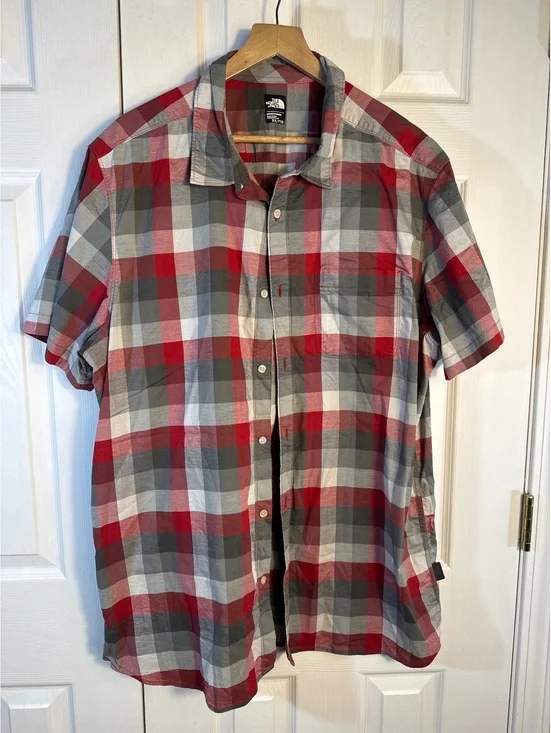 The North Face Men's XXL Short Sleeve Plaid Button-Up Shirt