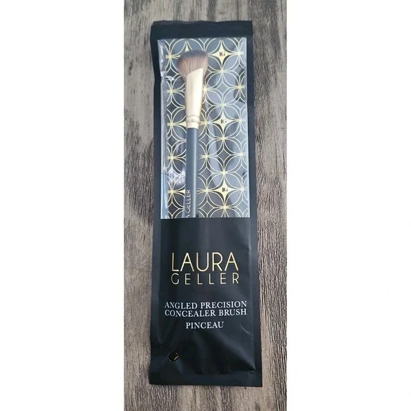 LAURA GELLER NEW YORK Angled Precision Concealer Brush - NEW $22 MSRP