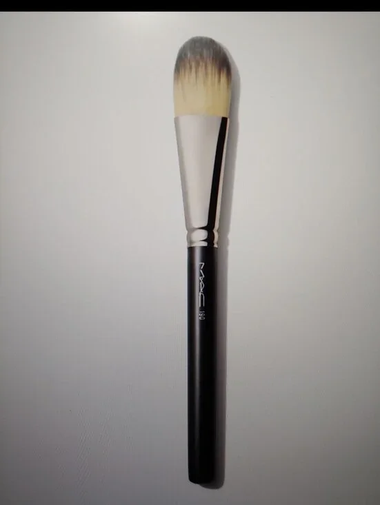 MAC Cosmetics 190s Foundation Brush