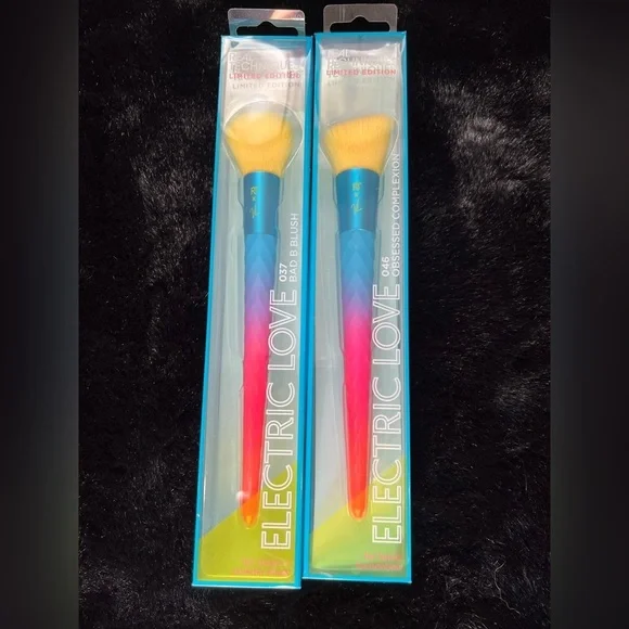 Real Techniques Electric Love Limited Edition Makeup Brush Blush & Complexion