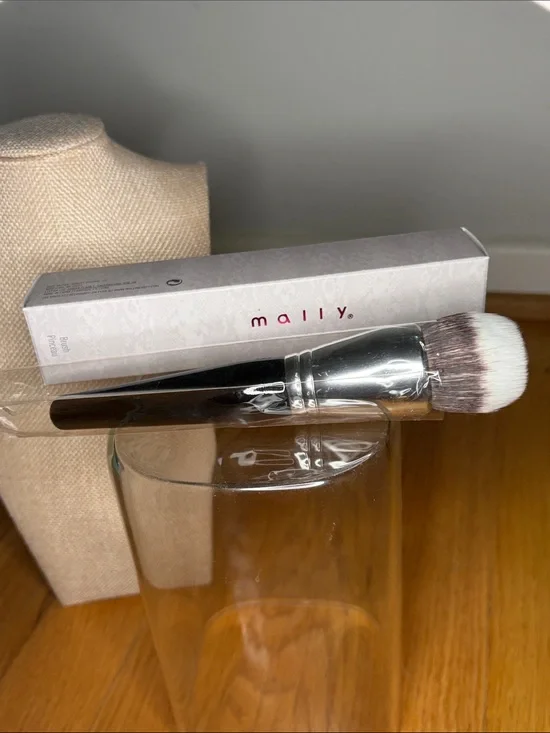Mally Beauty Black Handle Foundation Brush with White-Tip Bristles