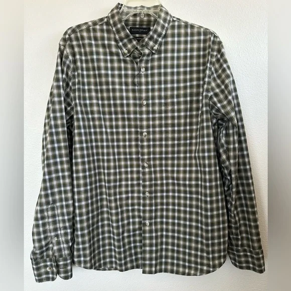 NWOT Banana Republic Untucked Fit Plaid Button Down Green White Shirt Large