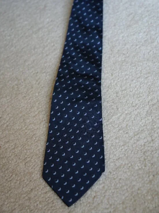 Men's Blue Patterned 100% Silk Banana Republic Tie - in excellent condition