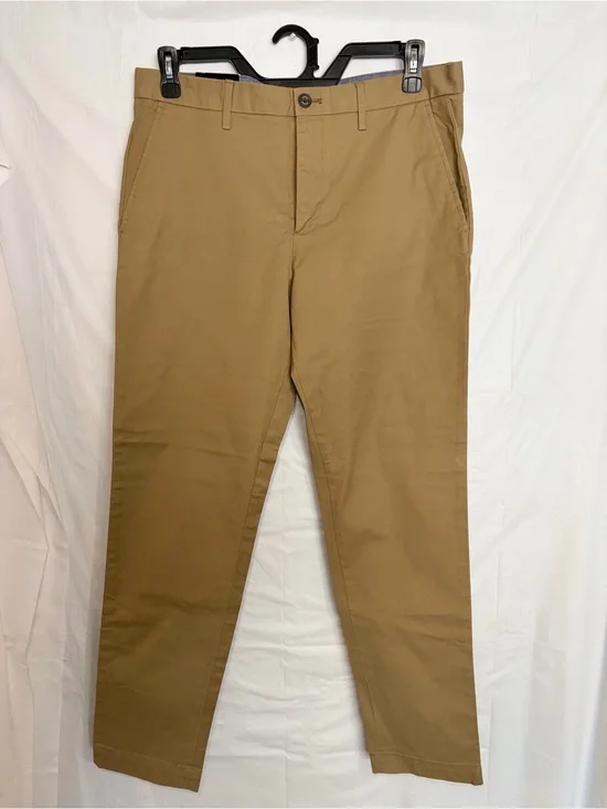 Banana Republic Men's Chinos in Khaki Tan