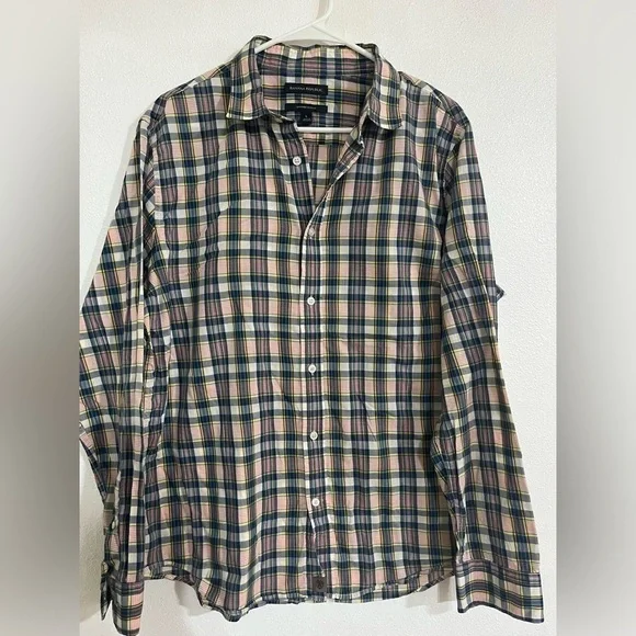 Banana republic button-down shirt, plaid size L untucked slim fit