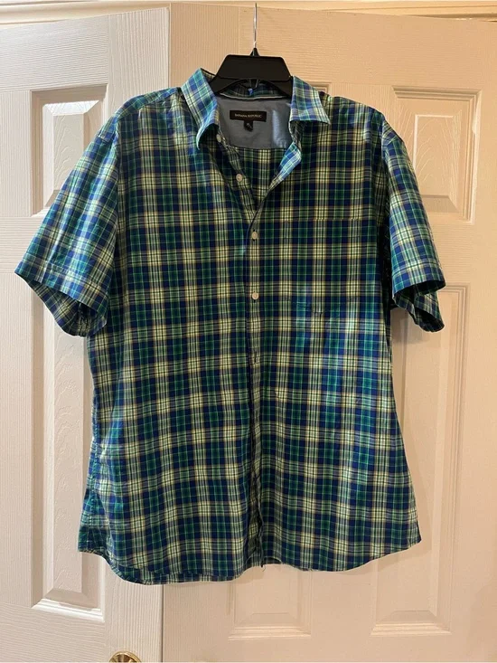 Banana Republic Men’s Blue & Green Plaid Short-Sleeve Button-Down Shirt