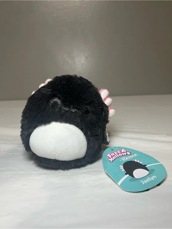 NWT 2023 Squishmallows Fuzzamallows JAELYN Axolotl