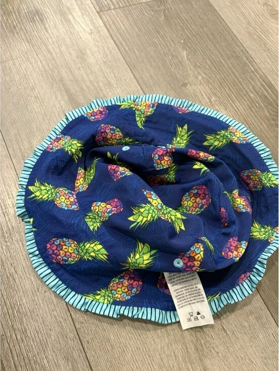 UV SKINZ Reversible Bucket Hat Size 7 Pineapples