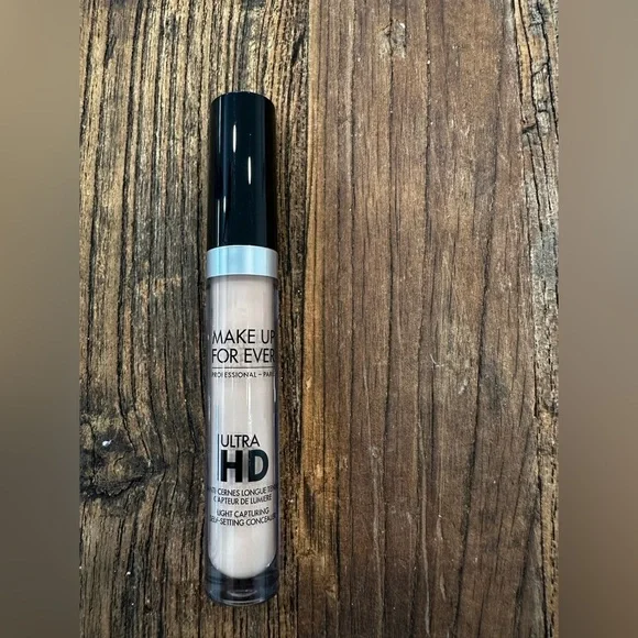 Makeup Forever Ultra HD Concealer — Light Beige with Black Cap