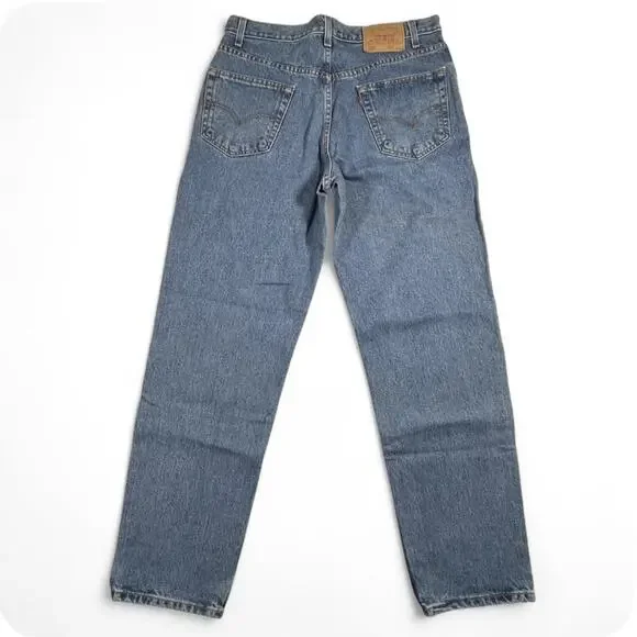 Vintage Y2K Levi’s 550 Relaxed Fit Jeans 34x32 Light Wash Denim