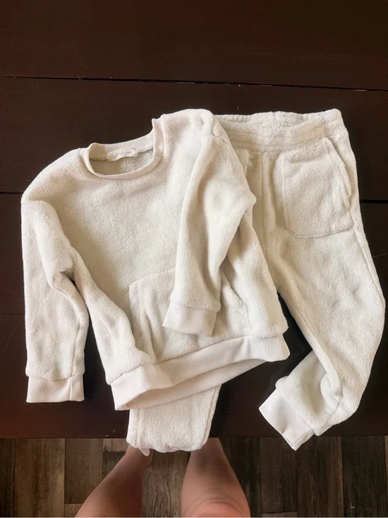 Jessica Simpson Cream Plush Kids Sweatshirt & Joggers Set