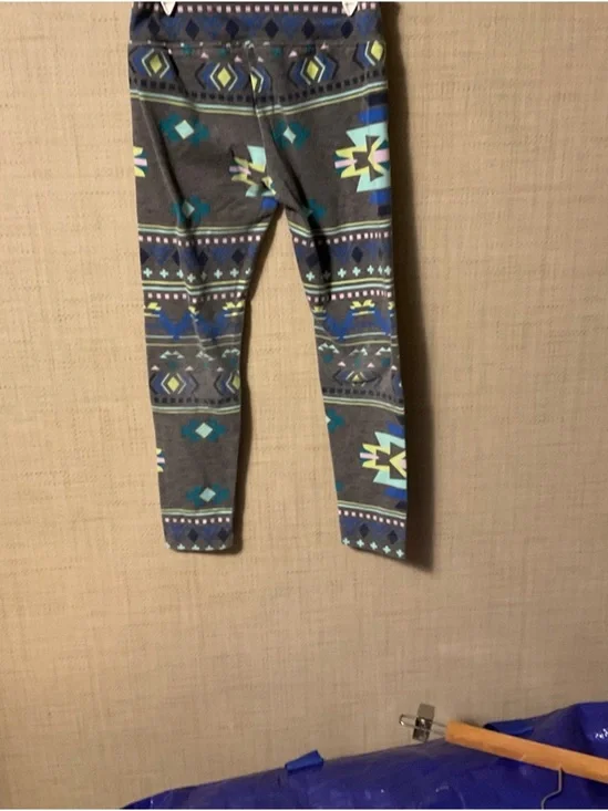 Girls' Gray Aztec Print Stretch Leggings with Teal Accents