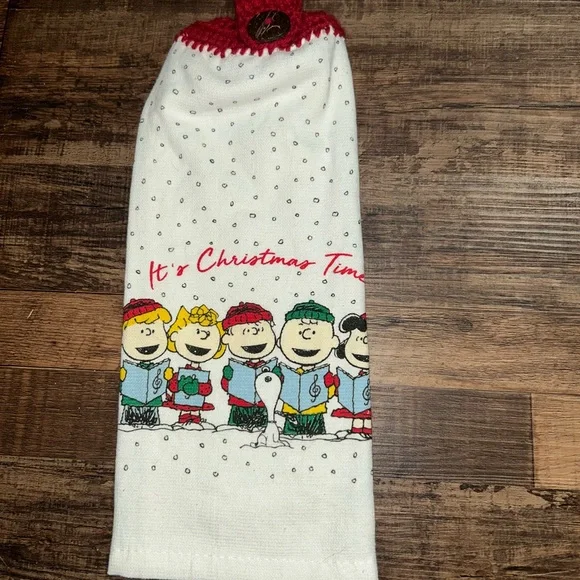 Peanuts Christmas Character Towel