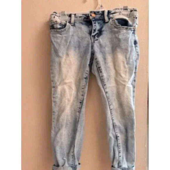 #080 - 1st Kiss Girls Light Wash Skinny Jeans Size 8