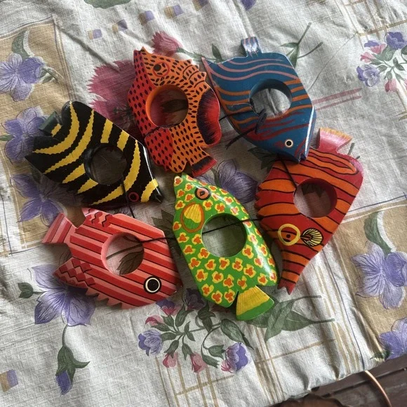 6 VTG Handcrafted Painted Wooden Tropical Fish Napkin Rings Beautiful Detail