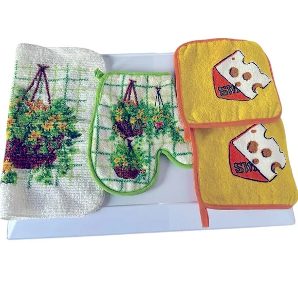 Vintage 1970’s Potholders & Dish Towel with Swiss Cheese & Floral Prints.