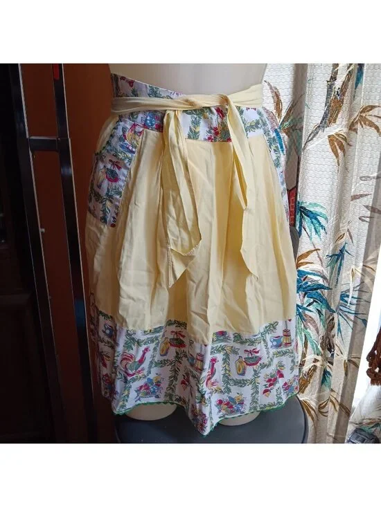 True Vintage 1950's Yellow Half Kitchen Apron Rooster Floral Pocketed Trad