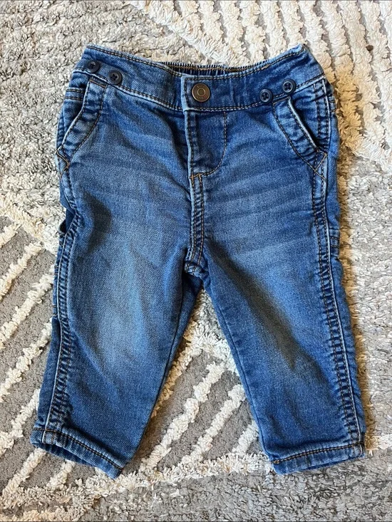 Oshkosh B’gosh Medium Wash Blue Jeans Size 6 months