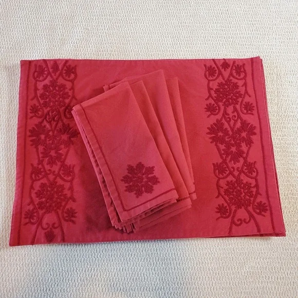 williams sonoma Set Of 4 placemats‎ & Matching 4 napkins Christmas Red RN71395