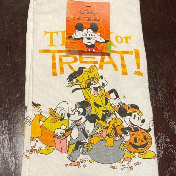 NWT Disney Mickey Mouse‎ And Friends Halloween 2 Pack Kitchen Towels