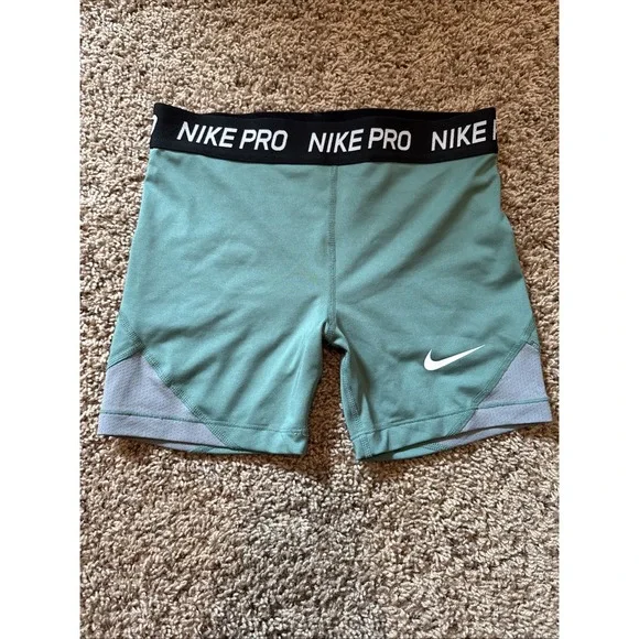 Youth Nike Pro Dri-Fit Shorts Size Large Green Volleyball, Cheerleading, Dance