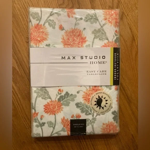Max Studio Tablecloth Indoor Outdoor Floral Cotton 60” x 104” NIP