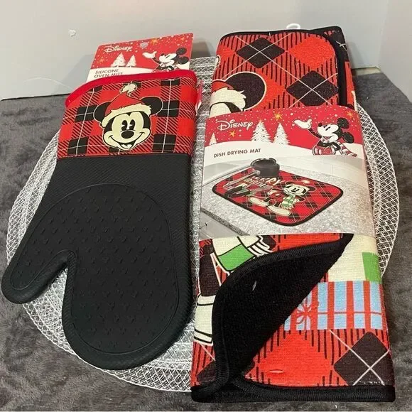 Disney Mickey Mouse Santa Hat Silicone Oven Mitt and Dishing Drying Mat NWT