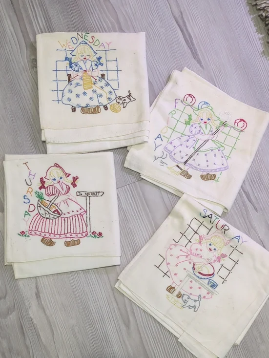 Vintage Embroidered Days of the Week Dish Towels Set of 4 Kitchen Linens Cottage