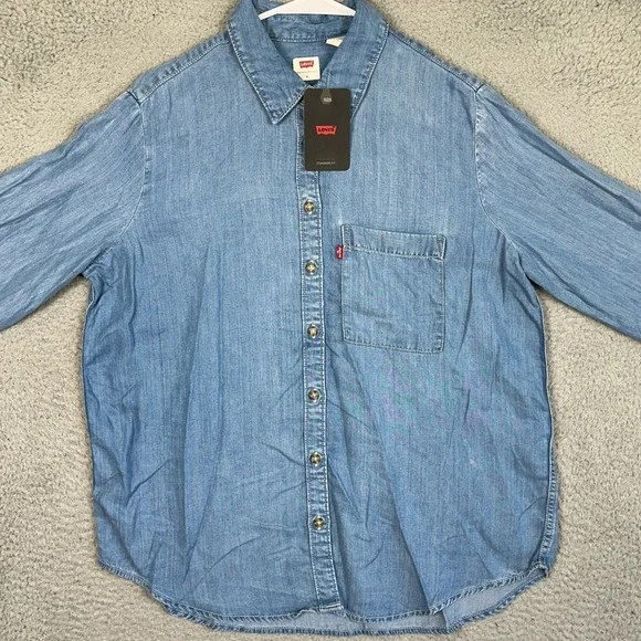 NEW Levis Shirt Mens Medium Blue Standard Fit Button Up Lightweight Denim Casual