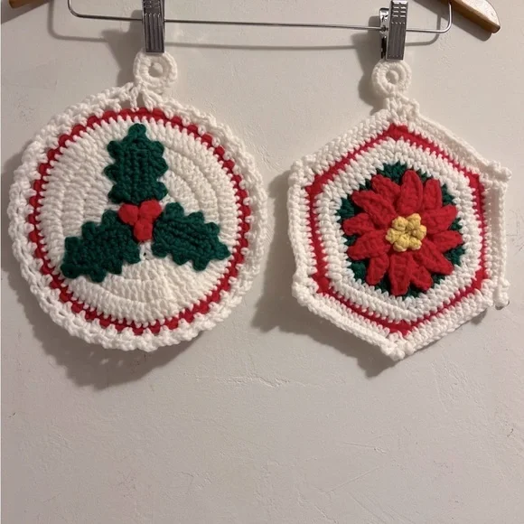 Christmas Hand Crotchet Raised Poinsettia & Holly Design Set Pot Holders W/Loop