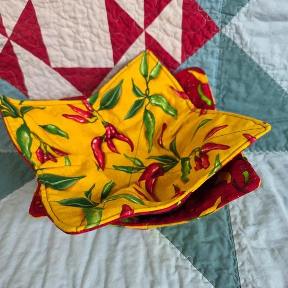 Medium Size Bowl Cozy Set Reversible Chili Pepper Red Yellow Kitchen 2pc 8.5in
